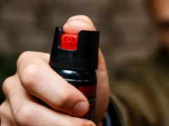 Через відеозйомку: у Харкові військовий ТЦК схопив жінку за шию та бризнув газом