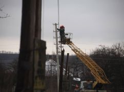 Світла не було з початку повномасштабної війни: Енергетики заживили село неподалік Харкова