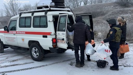 На Харківщині рятувальники евакуювали жінку з-під обстрілів на броньовику: кадри порятунку