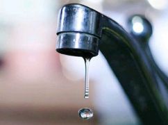Из-за аварии на водопроводе Золочев остался без воды: что известно