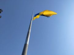 В Харькове меняют флаг на крупнейшем флагштоке Украины