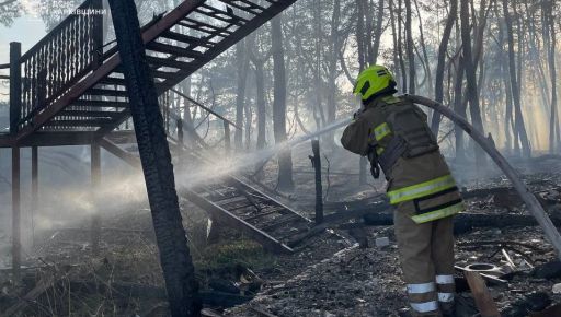  На Харківщині внаслідок російського обстрілу загорілися ліс та кафе