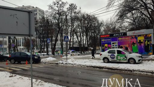 В центре Харькова – ДТП с автомобилем службы такси