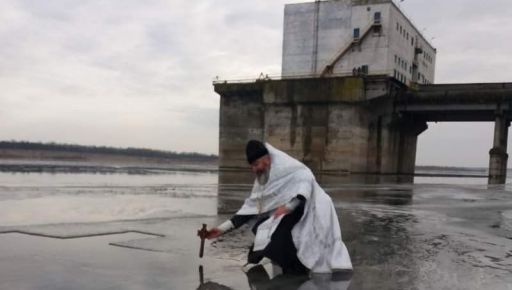 В Харькове освященная вода течет из кранов