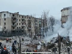 ГСЧС показала спасательную операцию на месте обстрела в Харькове