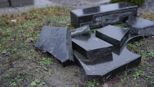 Росіяни вдарили ракетами по кладовищу на Харківщині: є постраждалі
