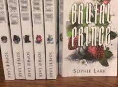 Харківське видавництво знищило 30 тис. книг американської письменниці, яка романтизувала росіян