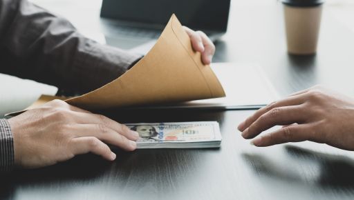 В Харьковской области оштрафовали сельского голову за несвоевременное декларирование квартиры и машины