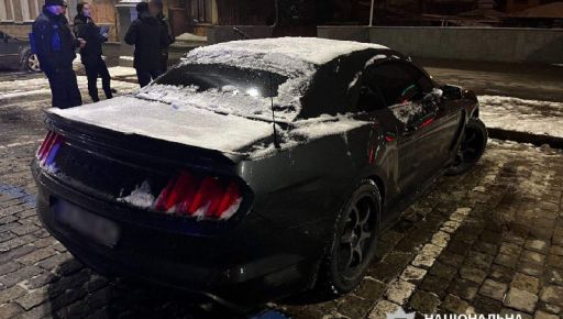 Дрифт в центре Харькова: Копы забрали у 21-летнего водителя Ford Mustang