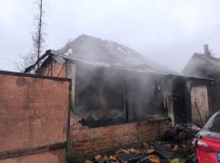 Российский дрон попал в дом на Харьковщине: кадры пожара