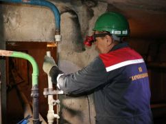 У Харкові комунальники відновлюють водопостачання після авіаудару по Слобідському району