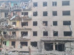 Окупанти вдарили авіабомбою поруч з 5-поверхівкою на Харківщині: Є загибла та поранені