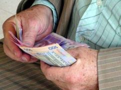 Изюмчане начнут получать пенсии и соцвыплаты в начале октября – вице- мэр