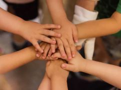 Четыре мальчика мечтают о собственной семье: в Харькове ищут любящих родителей для братьев