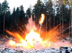 На Харьковщине горит лес, в огне детонируют российские боеприпасы: Что известно