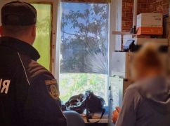 В Чугуеве женщина обворовала гостя во время застолья: Полиция объявила подозрение