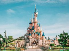 История с блоком завершилась в Диснейленде: Мудрик провел время с известной блоггершей