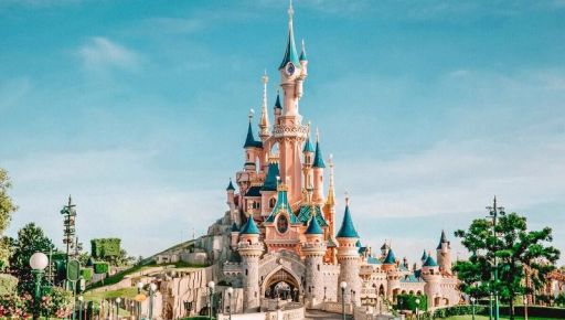 История с блоком завершилась в Диснейленде: Мудрик провел время с известной блоггершей