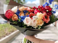 Астры или розы: Во сколько обойдется средний букет в Харькове в канун Дня учителя