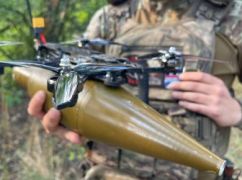 У Купʼянську FPV-дрон влучив у цивільне авто: Поранено 70-річного чоловіка