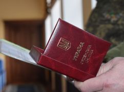 В Харьковской области родители погибшего штаб-сержанта получили награду