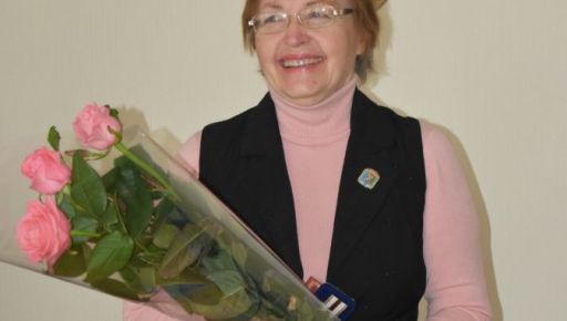 На Харківщині вручили орден жінці, яка виховала два покоління захисників