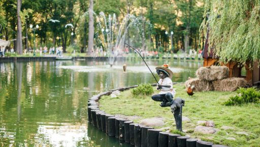 В Центральном парке Харькова наполняют водой озеро