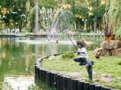 В Харькове наполняют озеро в Центральном парке (ВИДЕОФАКТ)