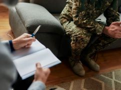 Бесплатная психологическая помощь гражданским и военным в Украине: Какие существуют государственные сервисы и общественные инициативы