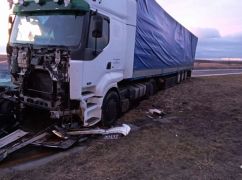 В Харьковской области грузовик смял Volkswagen Passat: Пострадал водитель