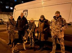 Жена погибла от обстрела: из Купянска эвакуировали вдовца с его собакой