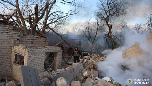 Поліція показала, що залишилося від житла, яке росіяни бомбили на Харківщині 19 березня