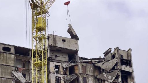Разрушенные обстрелами: в Харькове демонтируют три аварийных дома