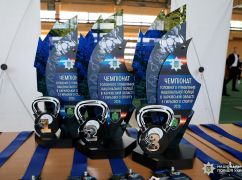 Поліцейські Харківщини визначили найсильніших у гирьовому спорті