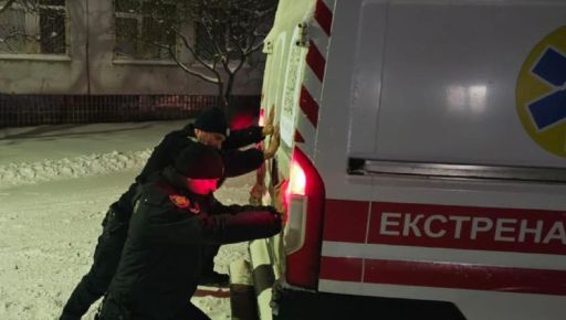 В Чугуеве из-за нечищеных дорог застряла "скорая"