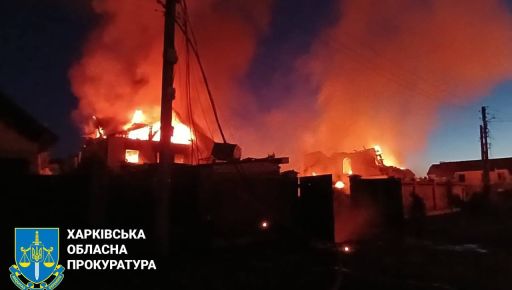 Ракетный удар по Харькову: Спасатели показали кадры ликвидации пожара