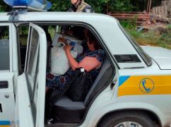 На Харківщині з-під обстрілів вивезли чоловіка на милицях