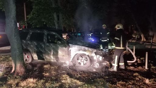 У Харкові схопили чоловіків, які підпалили автівку військового за 40 тис. грн