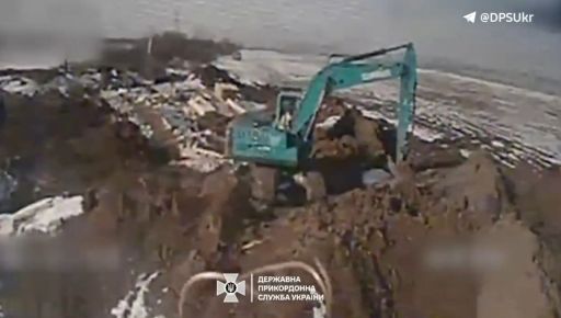 В Харьковской области пограничники уничтожили российский экскаватор: Кадры с воздуха