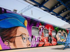 Історію сміливих харківських залізничників намалювали на вагоні "потяга до перемоги"