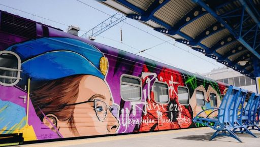 Историю смелых харьковских железнодорожников нарисовали на вагоне "поезда к победе"