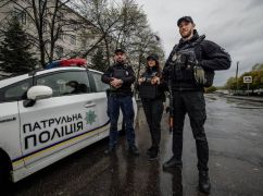 В Харькове патрульные спасли пенсионерку из закрытой квартиры