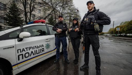 В Харькове патрульные спасли пенсионерку из закрытой квартиры