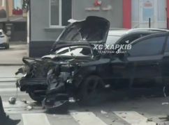 Две разбитые машины: в Харькове произошло ДТП на Полтавском Шляхе