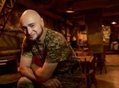 Харьковский поэт, защищающий Украину на фронте, во время танковой атаки получил контузию
