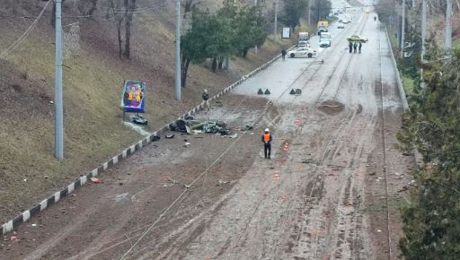 Разбросанные авто и огромная воронка: В Харькове "Кинжал" нанес значительные разрушения