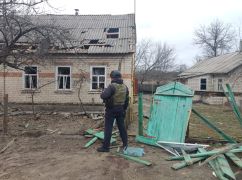 Вирви у землі та пошкоджені дахи: У поліції показали наслідки російських обстрілів на Харківщині