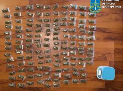 У харьковского коммунальщика нашли 150 пакетов с наркотиками – прокуратура