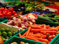 Молодой картофель, клубника и кабачки: Во сколько харьковчанам обойдутся сезонные овощи и фрукты
