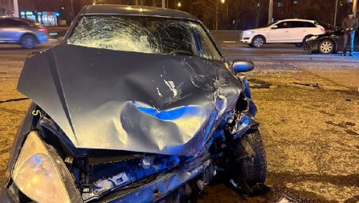 В Харькове столкнулись Toyota и Ford: Пострадал один из водителей